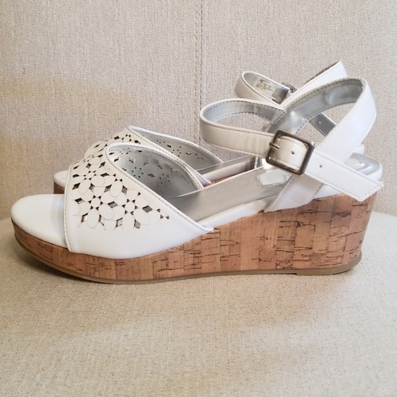 Kenneth Cole Corrine Flower Wedges - Picture 3 of 9